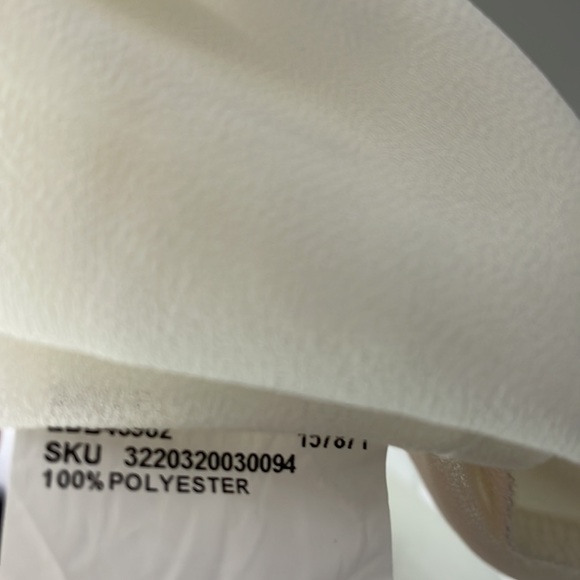 Le Chateau Sleeveless Blouse - Picture 4 of 5